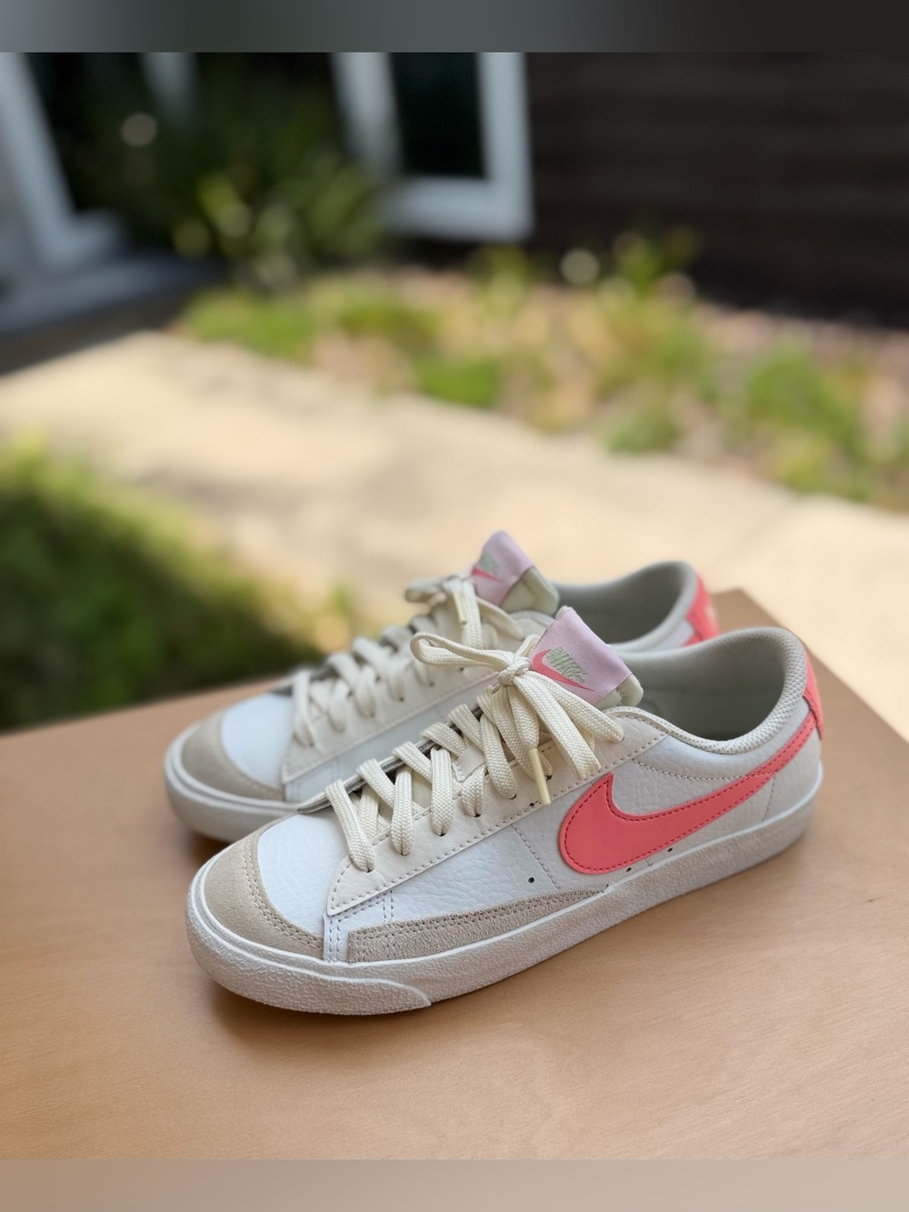 Nike White Coral Blazer Low Sneakers Cream Suede Trim 6 Youth 7.5 Women’s Baddie - Picture 3 of 9